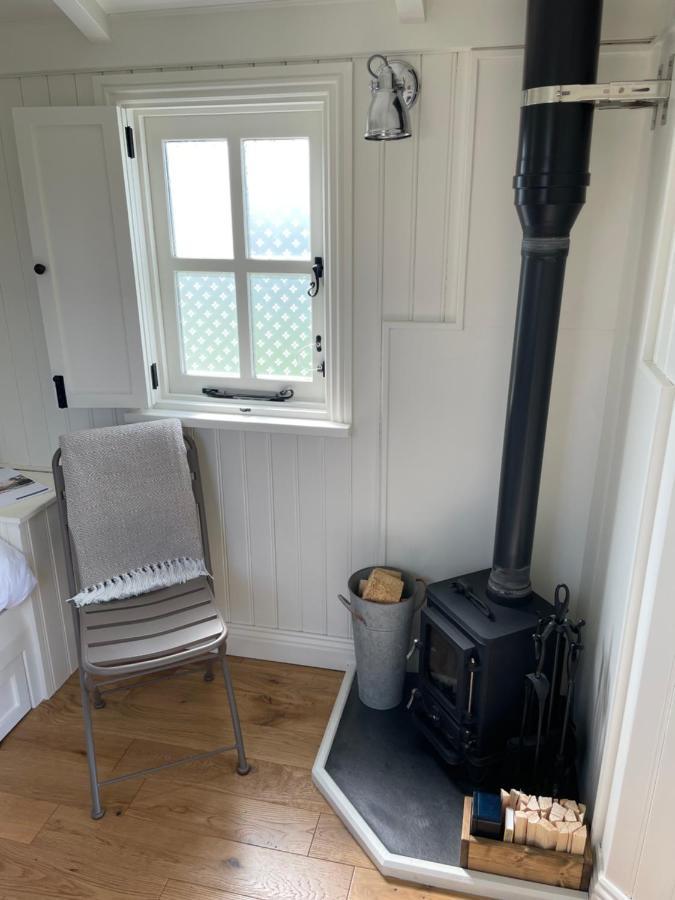 Vakantiehuis The Hut By The River *
