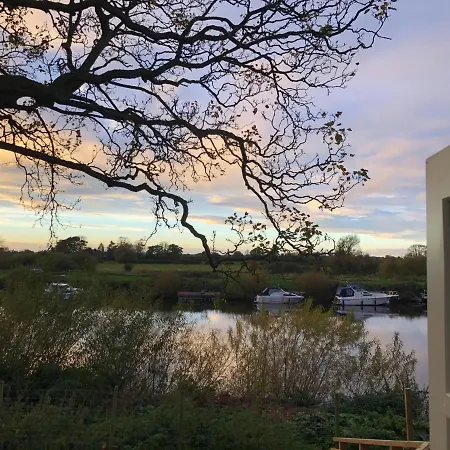 The Hut By The River York Buitenkant foto