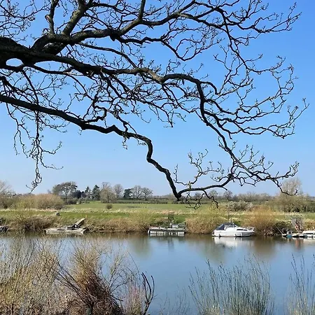 The Hut By The River York Buitenkant foto