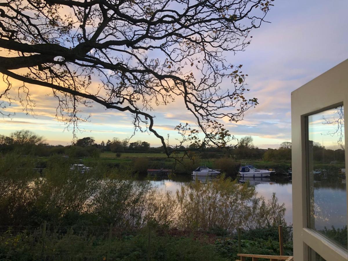 Holiday home The Hut By The River York