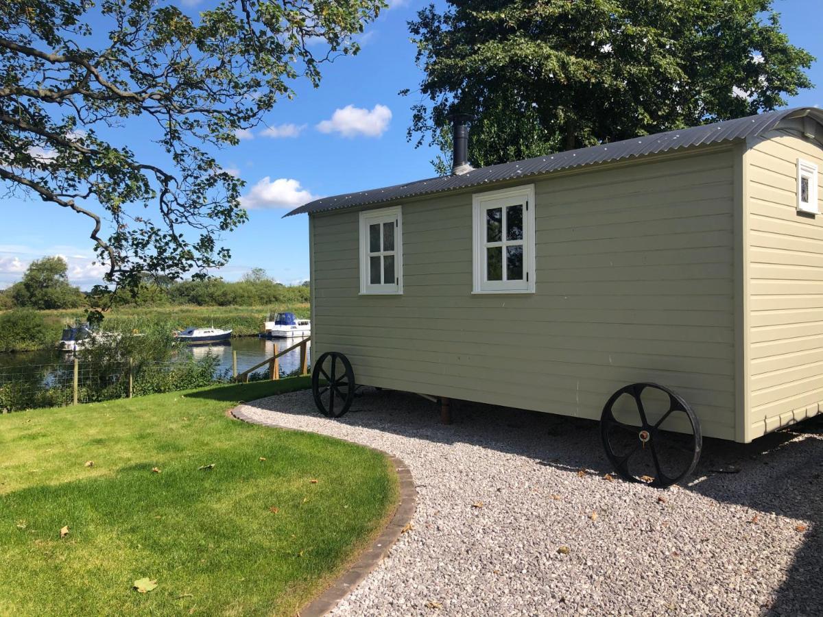 The Hut By The River Holiday home