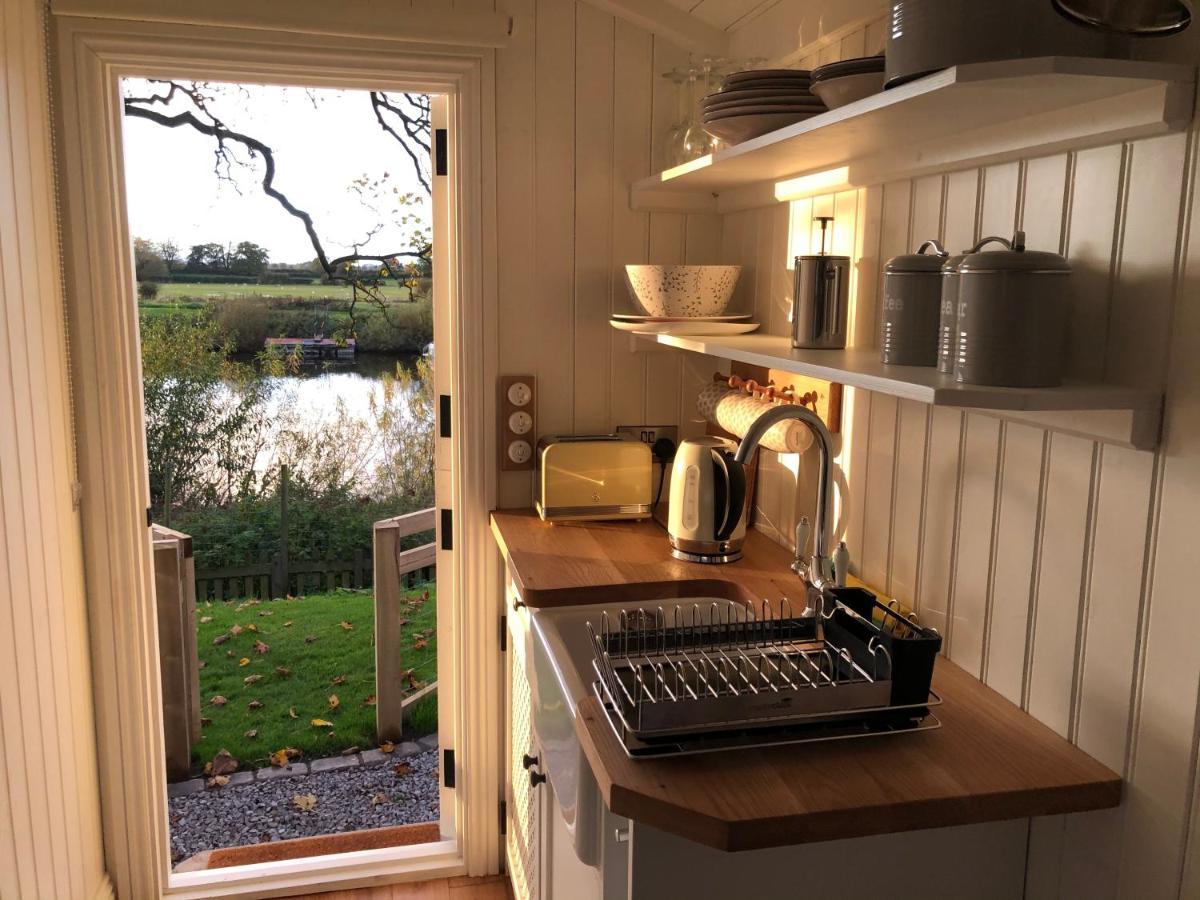 The Hut By The River Holiday home